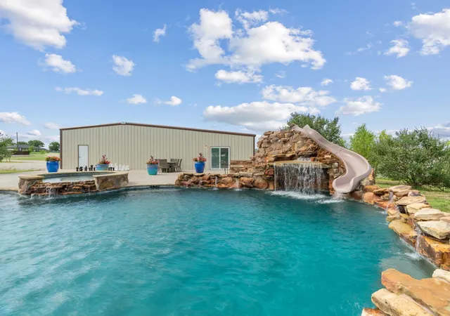 Photo 3 of Single family home for sale at 12190 Marion Rd, Sanger, TX 76266 | MLS# 21377181 | Listing updated on 2026-09-11