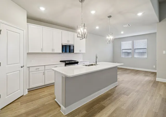 Photo 3 of Single family home for sale at 4104 Benbrook Dr, Farmersville, TX 75442 | MLS# 21379984 | Listing updated on 2026-09-14
