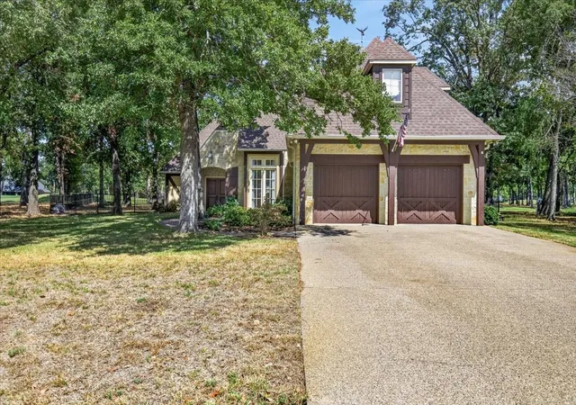 Photo 2 of Single family home for sale at 257 Saint Andrews Dr E, Mabank, TX 75156 | MLS# 21380684 | Listing updated on 2026-09-09