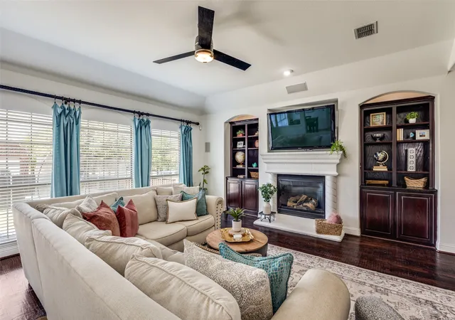 Photo 3 of Single family home for sale at 400 S Hampton Ct, Lewisville, TX 75056 | MLS# 21380619 | Listing updated on 2026-09-13