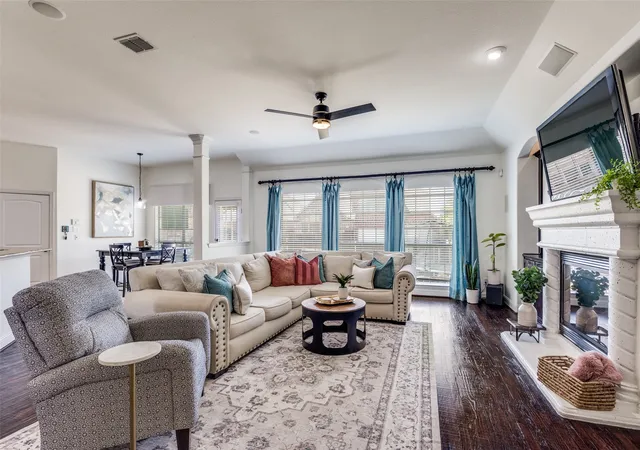 Photo 4 of Single family home for sale at 400 S Hampton Ct, Lewisville, TX 75056 | MLS# 21380619 | Listing updated on 2026-09-13