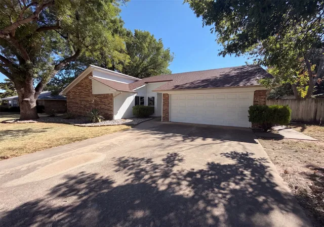 Photo 1 of Single family home for sale at 1208 Hillcrest Dr, Euless, TX 76039 | MLS# 21379150 | Listing updated on 2026-09-24