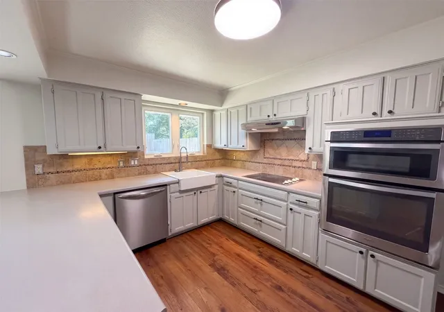 Photo 2 of Single family home for sale at 1208 Hillcrest Dr, Euless, TX 76039 | MLS# 21379150 | Listing updated on 2026-09-24