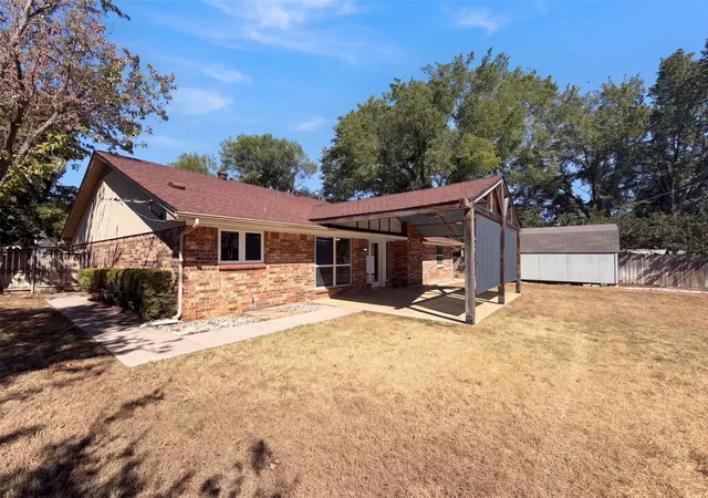 Photo 4 of Single family home for sale at 1208 Hillcrest Dr, Euless, TX 76039 | MLS# 21379150 | Listing updated on 2026-09-24