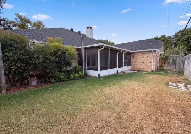 Photo 4 of Sale Pending at 1623 W Pleasant Dr, Midlothian, TX 76065 | MLS# 21378813 | Listing updated on 2026-09-29