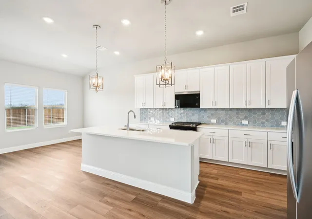 Photo 2 of Single family home for sale at 4107 Benbrook Dr, Farmersville, TX 75442 | MLS# 21379985 | Listing updated on 2026-09-16