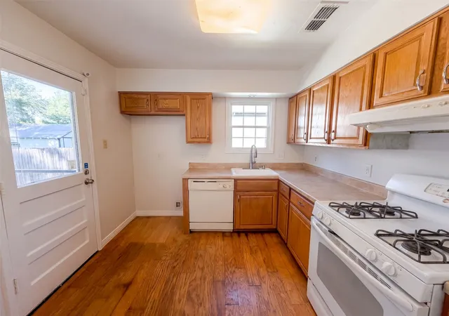 Photo 2 of Sale Pending at 3802 Poinsettia Dr, Dallas, TX 75211 | MLS# 21375559 | Listing updated on 2026-09-25