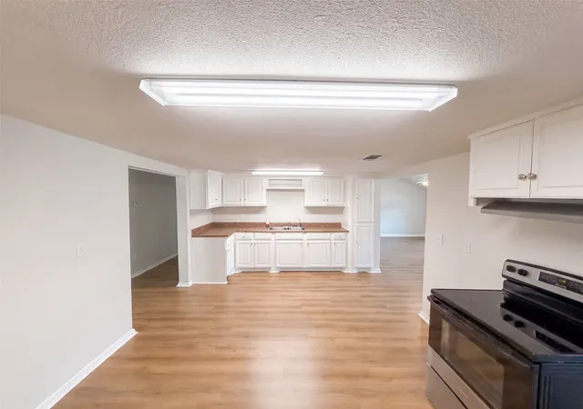 Photo 2 of Single family home for sale at 1418 Moss St, Gainesville, TX 76240 | MLS# 21375489 | Listing updated on 2026-09-29