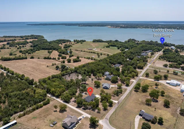 Photo 3 of Single family home for sale at 7565 Caddo Crk Rd, Quinlan, TX 75474 | MLS# 21378460 | Listing updated on 2026-09-09