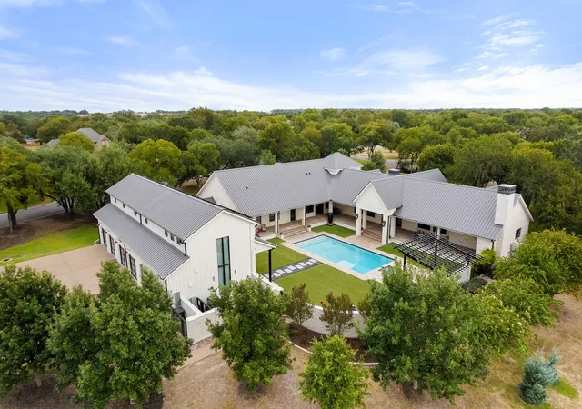 Photo 3 of Single family home for sale at 2025 Running Crk Dr, Salado, TX 76571 | MLS# 21380676 | Listing updated on 2026-09-09