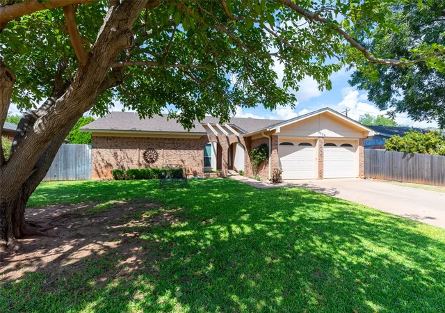 Photo 2 of Single family home for sale at 3234 Wyndrock Dr, Abilene, TX 79606 | MLS# 21380710 | Listing updated on 2026-09-11