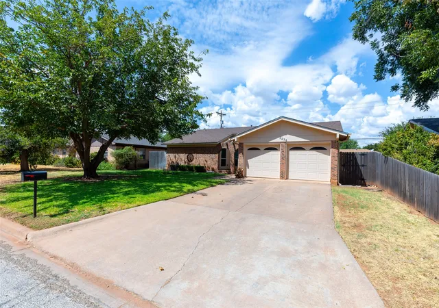 Photo 3 of Single family home for sale at 3234 Wyndrock Dr, Abilene, TX 79606 | MLS# 21380710 | Listing updated on 2026-09-11