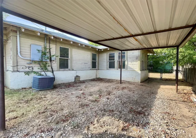 Photo 2 of Single family home for sale at 512 Nw 5th Street, Mineral Wells, TX 76067 | MLS# 21376776 | Listing updated on 2026-09-10