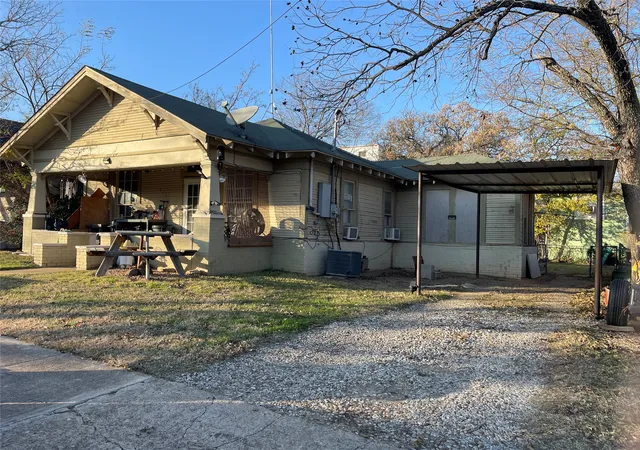 Photo 3 of Single family home for sale at 512 Nw 5th Street, Mineral Wells, TX 76067 | MLS# 21376776 | Listing updated on 2026-09-10