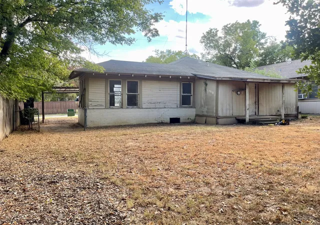 Photo 3 of Single family home for sale at 512 NW 5th Street, Mineral Wells, TX 76067 | MLS# 21376776 | Listing updated on 2026-09-10