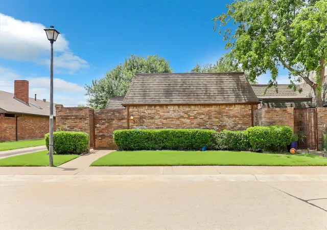 Townhouse for sale at 3132 San Sebastian Dr, Carrollton, TX 75006 | MLS# 21380756
