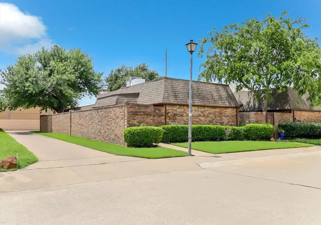 Photo 4 of Townhouse for sale at 3132 San Sebastian Dr, Carrollton, TX 75006 | MLS# 21380756 | Listing updated on 2026-09-11