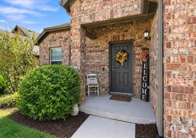 Photo 4 of Single family home for sale at 949 Slate Ln, Celina, TX 75009 | MLS# 21379842 | Listing updated on 2026-10-07