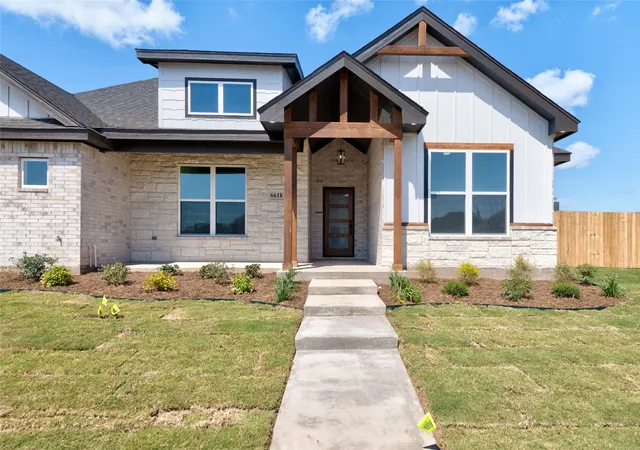 Photo 2 of Sale Pending at 168 Sendero Verde Dr, Abilene, TX 79602 | MLS# 21379654 | Listing updated on 2026-09-13