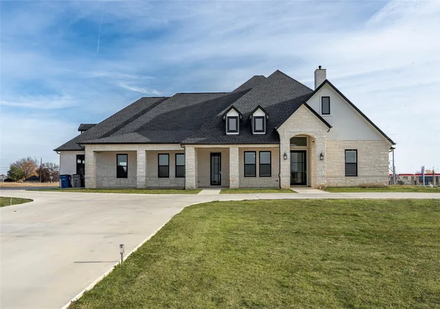 Photo 3 of Single family home for sale at 165 Ranch House Rd, Rockwall, TX 75032 | MLS# 21374236 | Listing updated on 2026-09-09