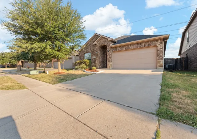 Photo 1 of Single family home for sale at 1105 Sierra Blanca Dr, Burleson, TX 76028 | MLS# 21374012 | Listing updated on 2026-10-06