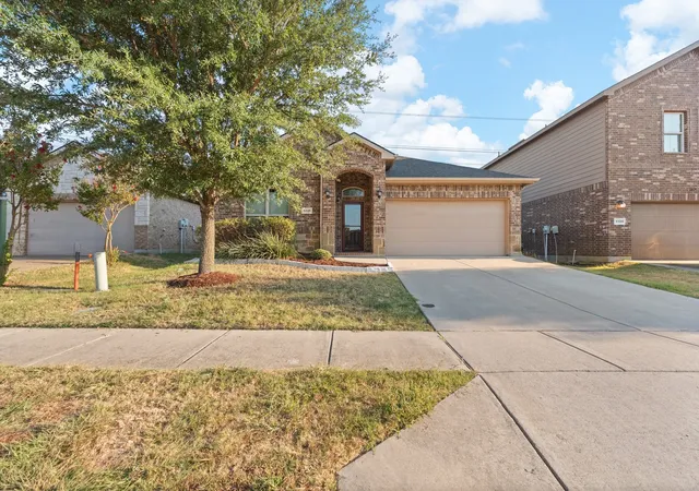 Photo 2 of Single family home for sale at 1105 Sierra Blanca Dr, Burleson, TX 76028 | MLS# 21374012 | Listing updated on 2026-10-06
