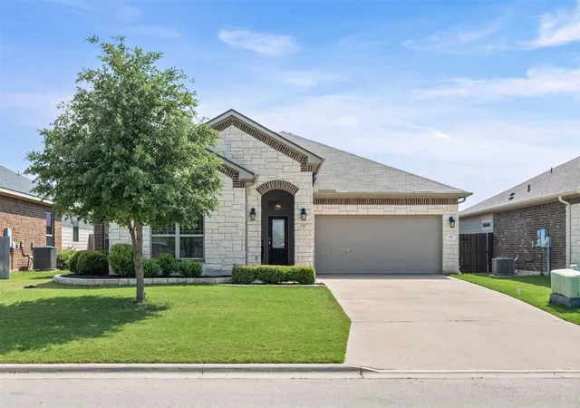 Photo 1 of Single family home for sale at 815 Cross Dr, Temple, TX 76502 | MLS# 21380706 | Listing updated on 2026-09-30