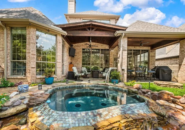 Photo 3 of Single family home for sale at 8424 Jefferson Way, Lantana, TX 76226 | MLS# 21378410 | Listing updated on 2026-09-12