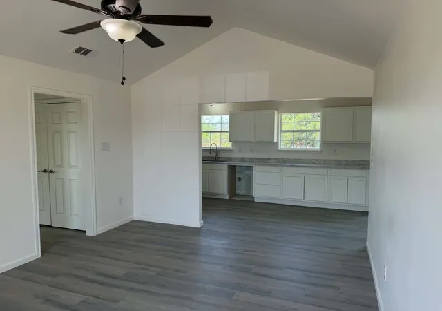 Photo 3 of Single family home for sale at 228 Skiff Dr, Gun Barrel City, TX 75156 | MLS# 21380829 | Listing updated on 2026-09-16