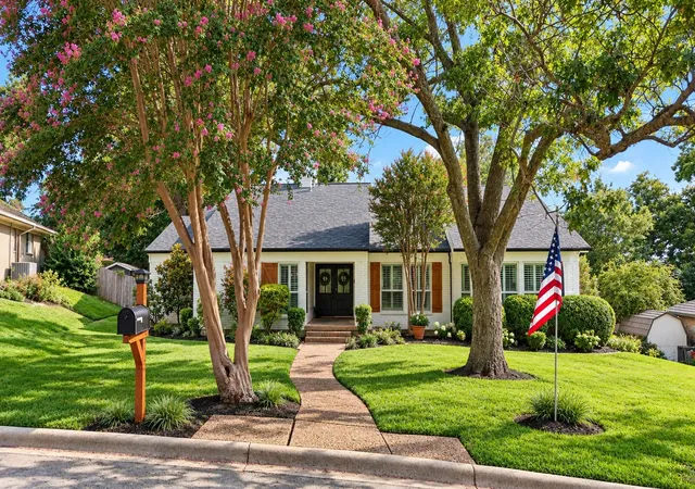 Photo 2 of Single family home for sale at 303 Russwood St, Rockwall, TX 75087 | MLS# 21380625 | Listing updated on 2026-10-02