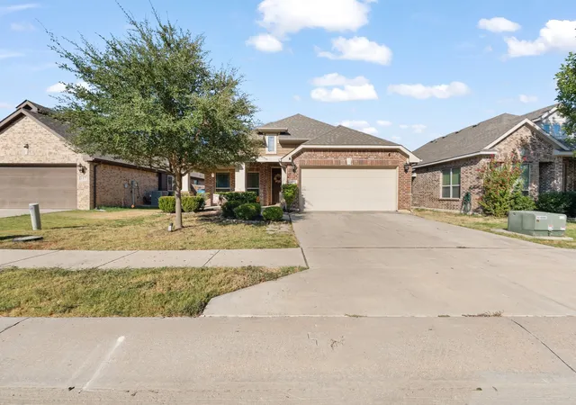 Photo 1 of Single family home for sale at 119 Gateway Dr, Alvarado, TX 76009 | MLS# 21380768 | Listing updated on 2026-10-07