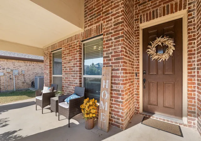 Photo 3 of Single family home for sale at 119 Gateway Dr, Alvarado, TX 76009 | MLS# 21380768 | Listing updated on 2026-10-07