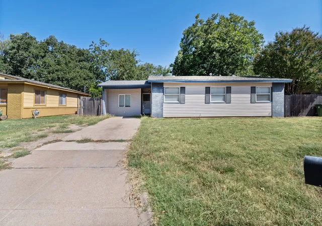 Single family home for sale at 756 Thomas Ave, Hurst, TX 76053 | MLS# 21380111