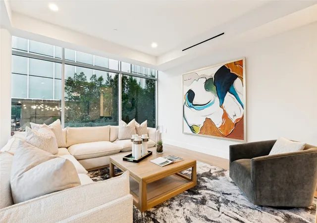Photo 3 of Condo for sale at 2025 Woodall Rodgers Fwy #23, Dallas, TX 75201 | MLS# 21380584 | Listing updated on 2026-09-09