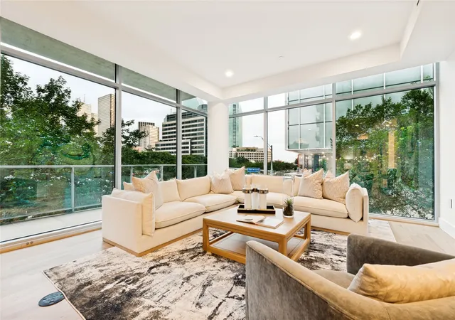 Photo 4 of Condo for sale at 2025 Woodall Rodgers Fwy #23, Dallas, TX 75201 | MLS# 21380584 | Listing updated on 2026-10-04