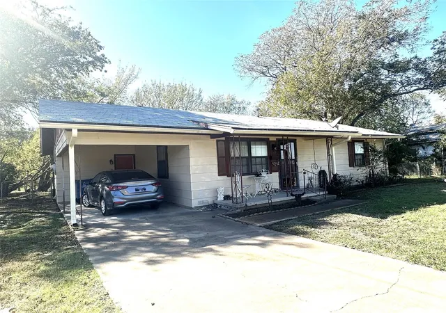 Photo 1 of Single family home for sale at 407 N Files St, Itasca, TX 76055 | MLS# 21380865 | Listing updated on 2026-09-09