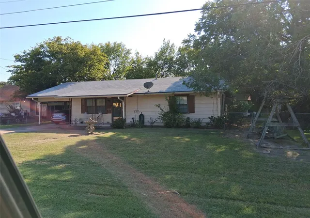 Photo 2 of Single family home for sale at 407 N Files St, Itasca, TX 76055 | MLS# 21380865 | Listing updated on 2026-09-09