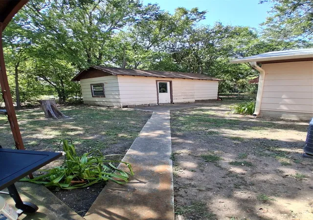 Photo 3 of Single family home for sale at 407 N Files St, Itasca, TX 76055 | MLS# 21380865 | Listing updated on 2026-09-09
