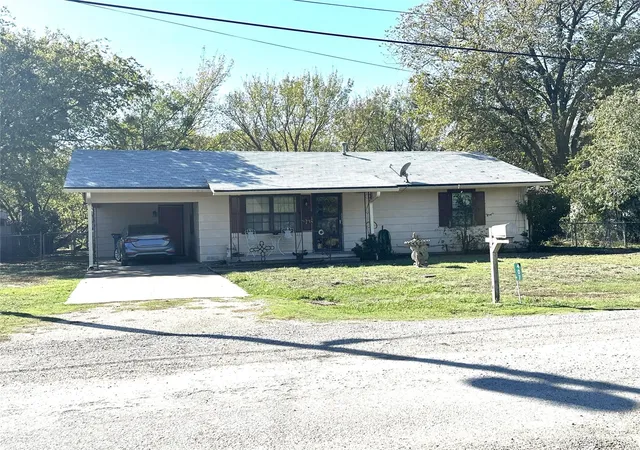 Photo 4 of Single family home for sale at 407 N Files St, Itasca, TX 76055 | MLS# 21380865 | Listing updated on 2026-09-09