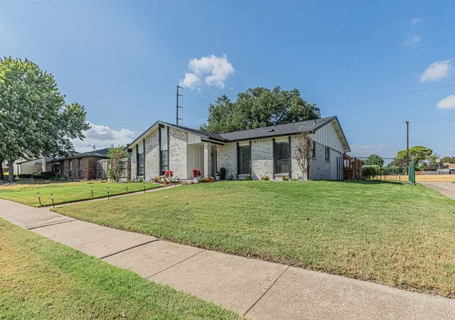 Photo 3 of Single family home for sale at 2901 Gayle Dr, Garland, TX 75044 | MLS# 21380912 | Listing updated on 2026-09-09