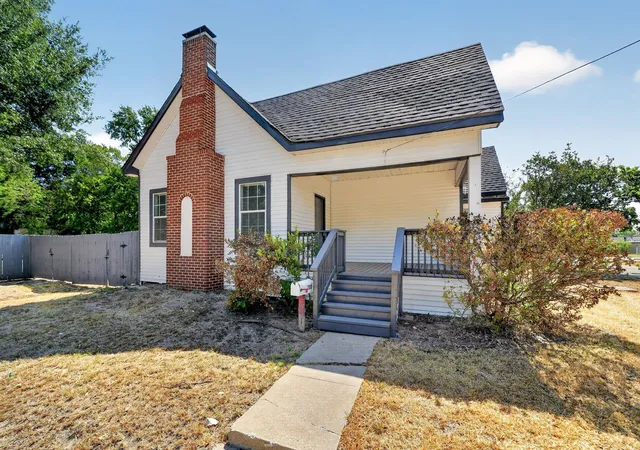 Photo 2 of Single family home for sale at 200 1st Street, Terrell, TX 75160 | MLS# 21373143 | Listing updated on 2026-09-28