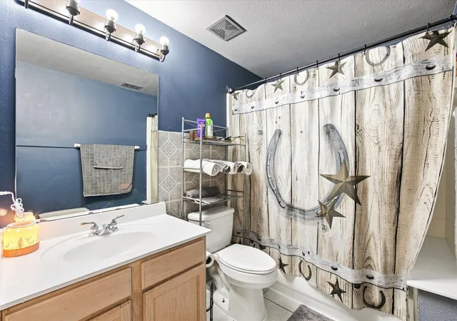 Photo 2 of Single family home for sale at 302 Republic Ln, Euless, TX 76040 | MLS# 21380630 | Listing updated on 2026-09-12