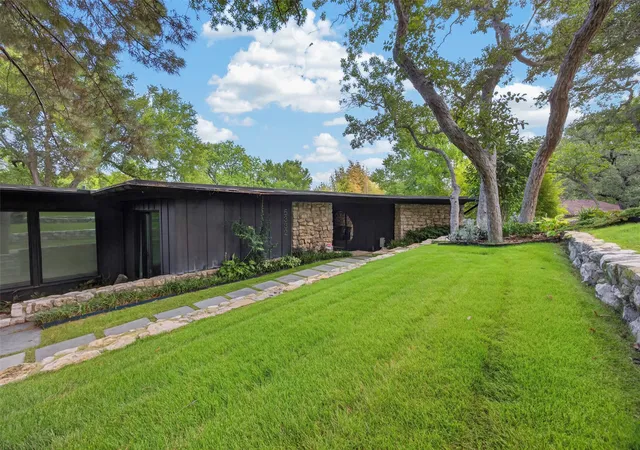 Photo 2 of Single family home for sale at 5332 Quail Run St, Fort Worth, TX 76107 | MLS# 21276821 | Listing updated on 2026-09-09
