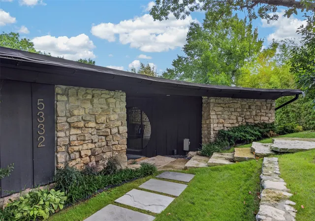 Photo 3 of Single family home for sale at 5332 Quail Run St, Fort Worth, TX 76107 | MLS# 21276821 | Listing updated on 2026-09-09