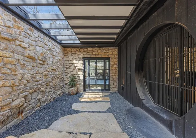 Photo 4 of Single family home for sale at 5332 Quail Run St, Fort Worth, TX 76107 | MLS# 21276821 | Listing updated on 2026-09-09