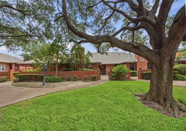 Photo 3 of Townhouse for sale at 5845 Westhaven Dr #B, Fort Worth, TX 76132 | MLS# 21369738 | Listing updated on 2026-09-13