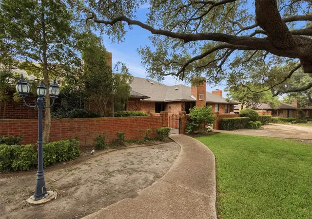 Photo 4 of Townhouse for sale at 5845 Westhaven Dr #B, Fort Worth, TX 76132 | MLS# 21369738 | Listing updated on 2026-09-13