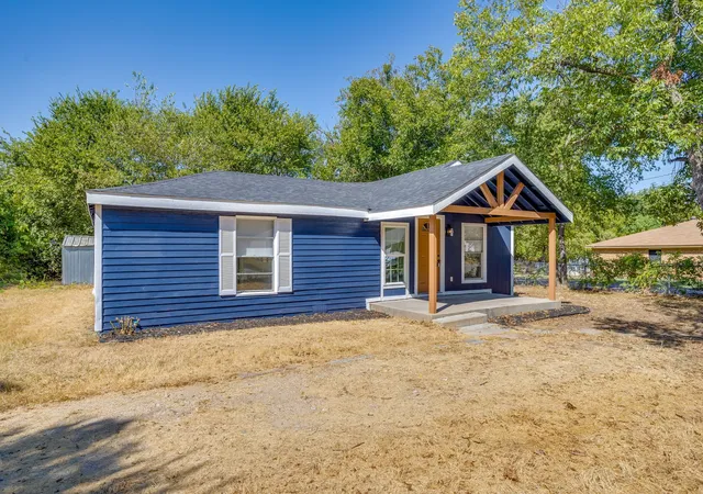 Photo 3 of Single family home for sale at 407 Ada St, Cleburne, TX 76031 | MLS# 21380566 | Listing updated on 2026-09-09