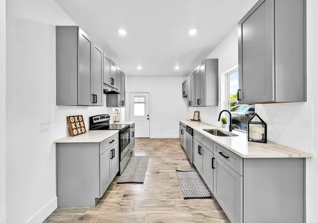 Photo 3 of Single family home for sale at 220 Calvert St, Sulphur Springs, TX 75482 | MLS# 21377690 | Listing updated on 2026-09-09