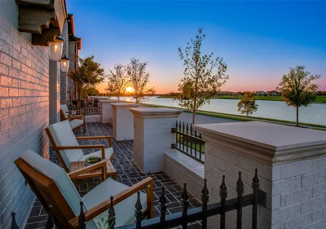 Photo 2 of Single family home for sale at 1332 Is Vista Dr, Arlington, TX 76005 | MLS# 21374197 | Listing updated on 2026-09-20